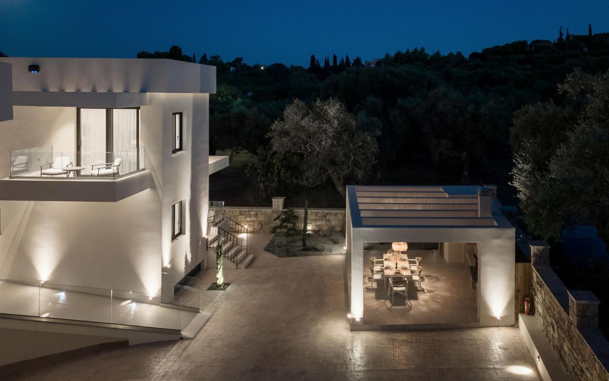 Gioarde Luxury With Private Pool & Sea Views, By Zantewize
