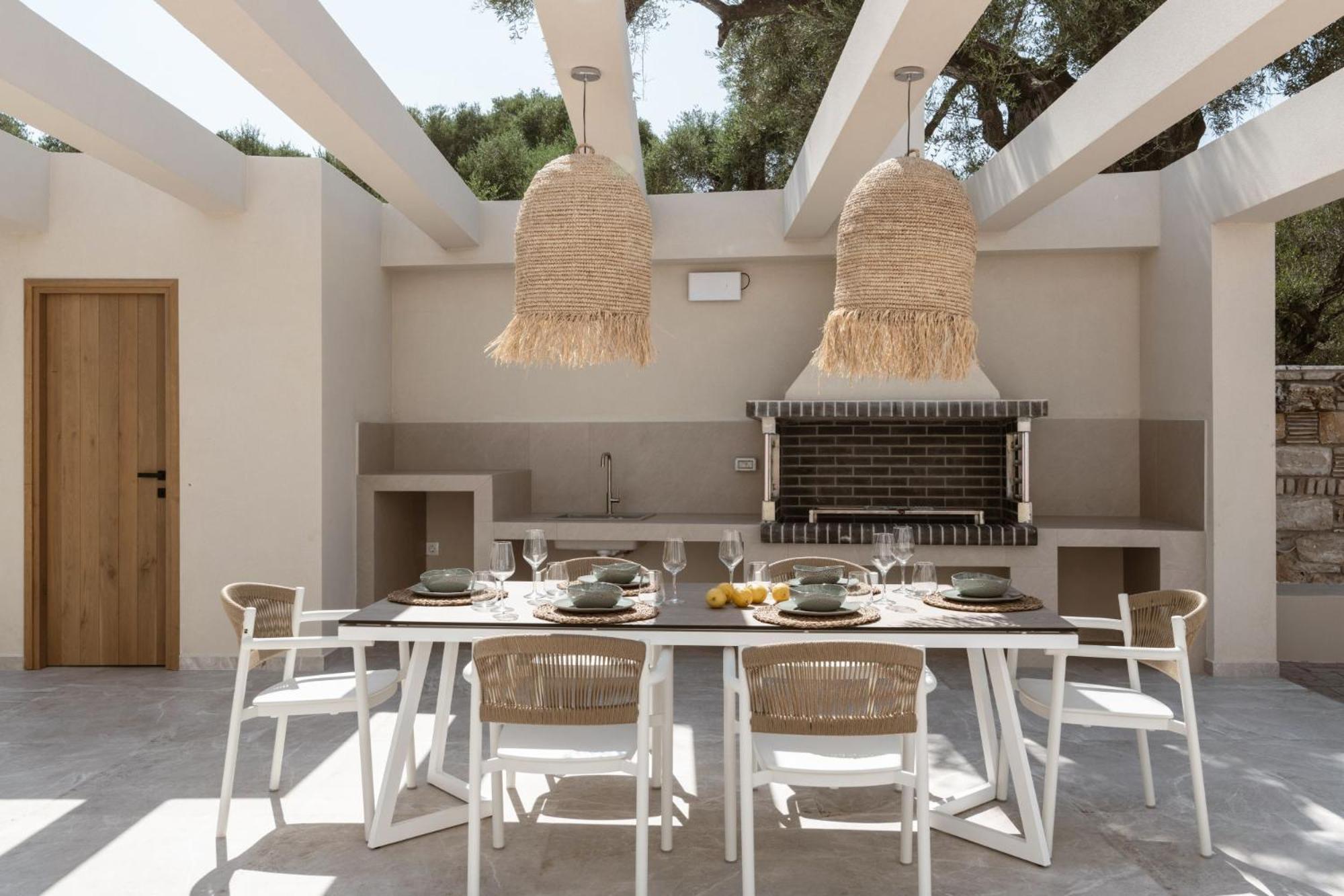 Gioarde Luxury With Private Pool & Sea Views, By Zantewize Vila